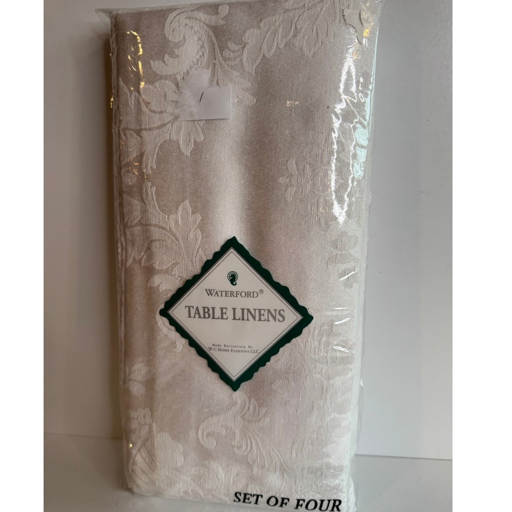 NWT Waterford Table Linens Mirabella Pearl Napkins Set of 4 Damask Floral